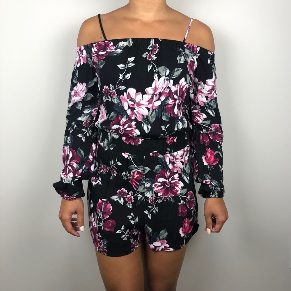 L.A. HEARTS Floral Romper Size Small